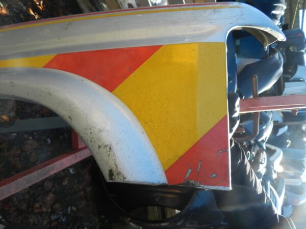 (154) 2003 LAND ROVER DISCOVERY 2 TD5. DRIVER SIDE WING IN SILVER - Image 2