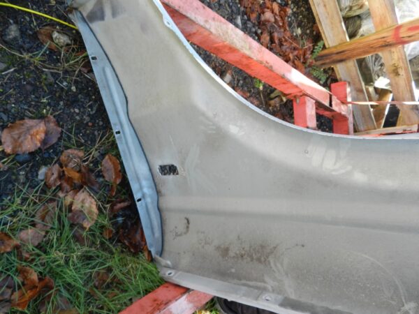 (154) 2003 LAND ROVER DISCOVERY 2 TD5. DRIVER SIDE WING IN SILVER - Image 6