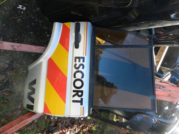(154) 2003 LAND ROVER DISCOVERY 2 TD5. DRIVER SIDE REAR DOOR COMPLETE SILVER - Image 2