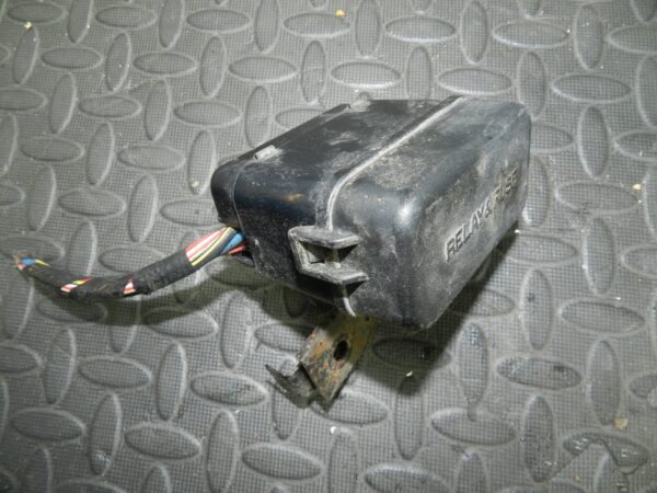 (145) 2003 TOYOTA RAV 4 MK2. RELAY AND FUSE BOX BOARD - Image 3