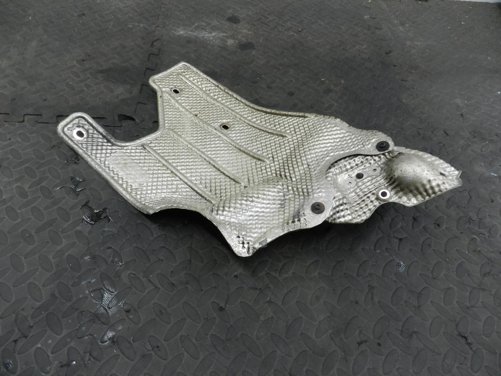 (160) 2000 AUDI TT QUATTRO 8N. BULKHEAD EXHAUST HEATSHIELD