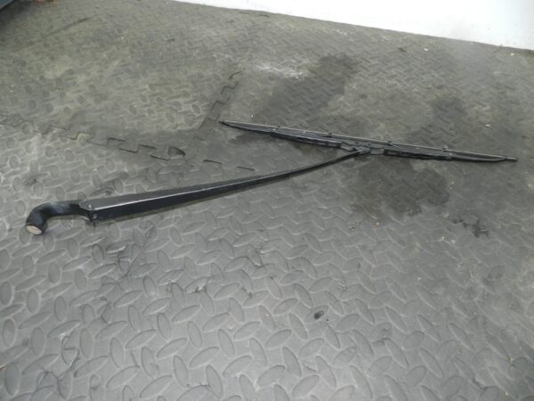(160) 2000 AUDI TT QUATTRO 8N. WIPER ARM