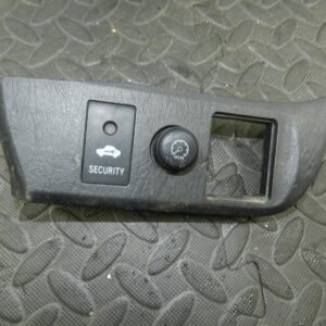 (145) 2003 TOYOTA RAV 4 MK2. DASHBAORD TRIM 55446-42010 DIMMER SECURITY LIGHT