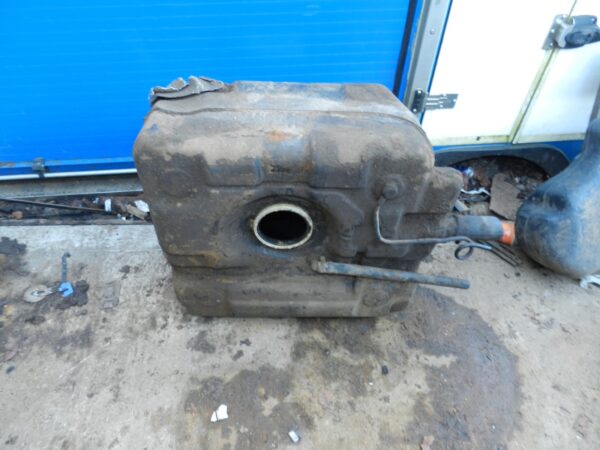 154. 2003 LAND ROVER DISCOVERY 2 TD5. DIESEL FUEL TANK - Image 2