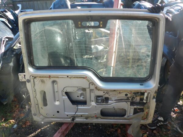 155 1999 LAND ROVER DISCOVERY 2 4.0 V8. BOOT LID TAIL GATE SILVER / GOLD - Image 3