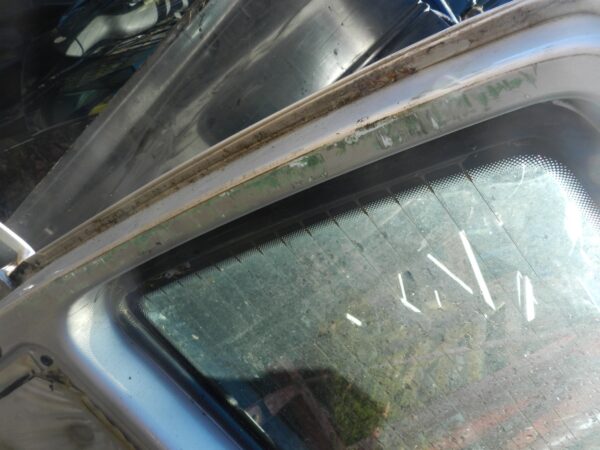 155 1999 LAND ROVER DISCOVERY 2 4.0 V8. BOOT LID TAIL GATE SILVER / GOLD - Image 6