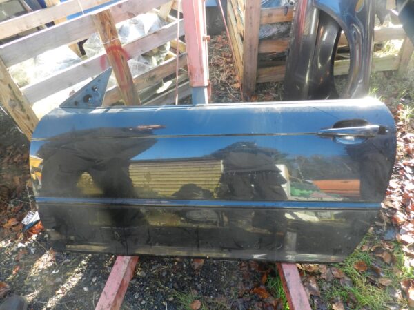 143. 2003 BMW E46 318Ci CONVERTIBLE. PASSENGER DOOR IN BLACK