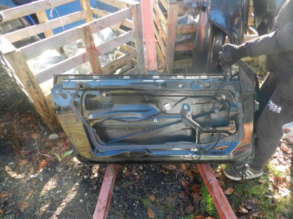 143. 2003 BMW E46 318Ci CONVERTIBLE. PASSENGER DOOR IN BLACK - Image 4
