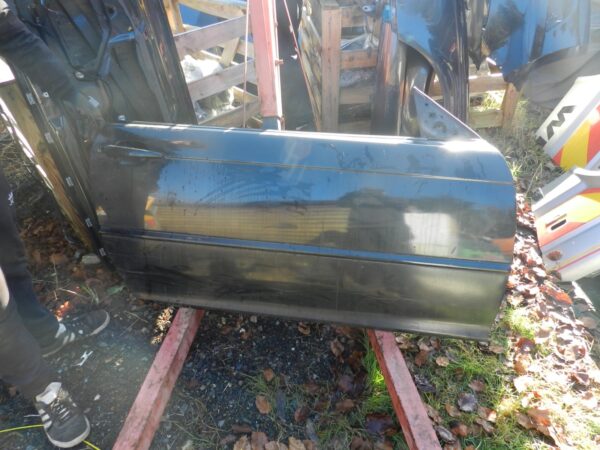 143. 2003 BMW E46 318Ci CONVERTIBLE. DRIVER DOOR IN BLACK