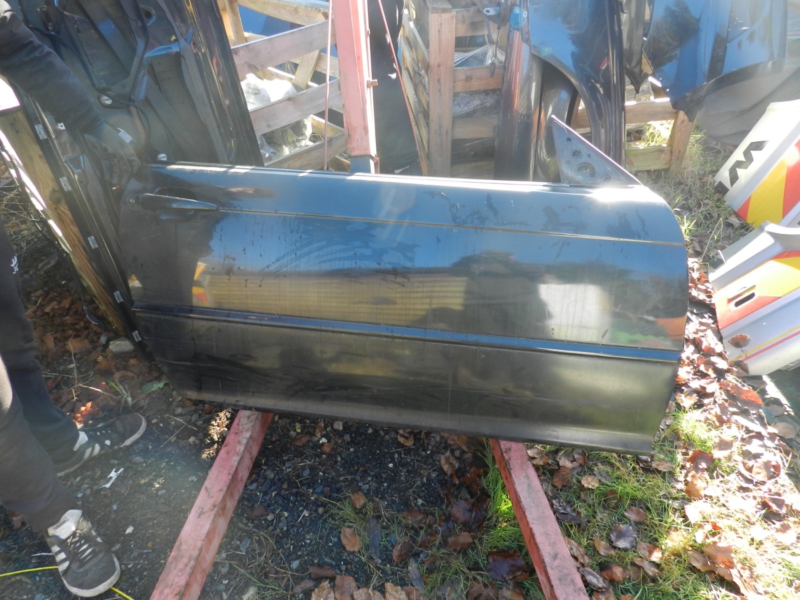 143. 2003 BMW E46 318Ci CONVERTIBLE. DRIVER DOOR IN BLACK