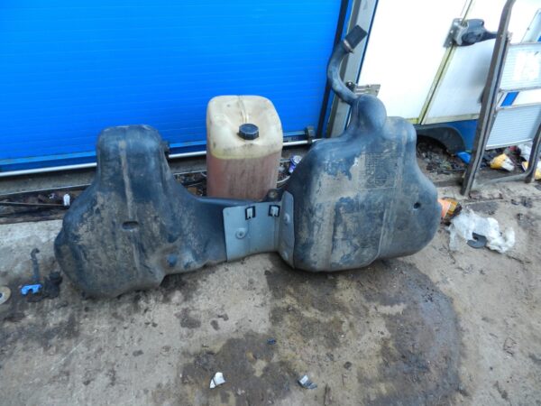 143. 2003 BMW E46 318Ci CONVERTIBLE. PETROL FUEL TANK - Image 5