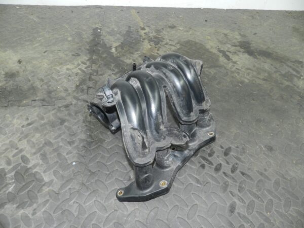 156. 2003 CITROEN C3 PLURIEL CONVERTIBLE. 1.4 PETROL INTAKE MANIFOLD