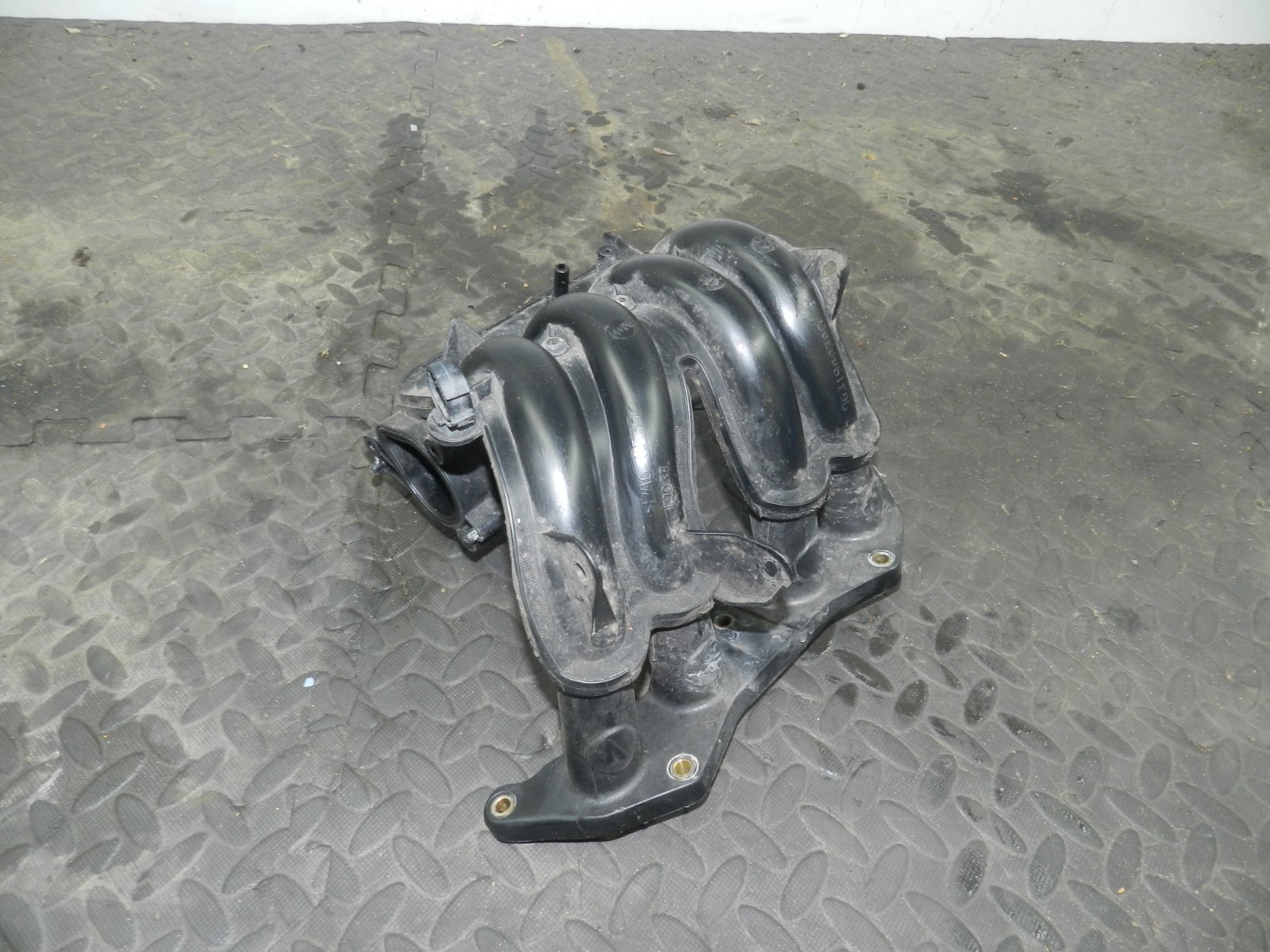156. 2003 CITROEN C3 PLURIEL CONVERTIBLE. 1.4 PETROL INTAKE MANIFOLD