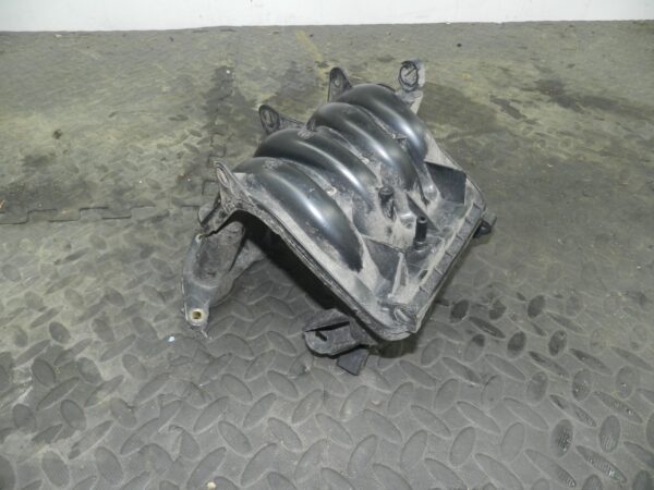 156. 2003 CITROEN C3 PLURIEL CONVERTIBLE. 1.4 PETROL INTAKE MANIFOLD - Image 2