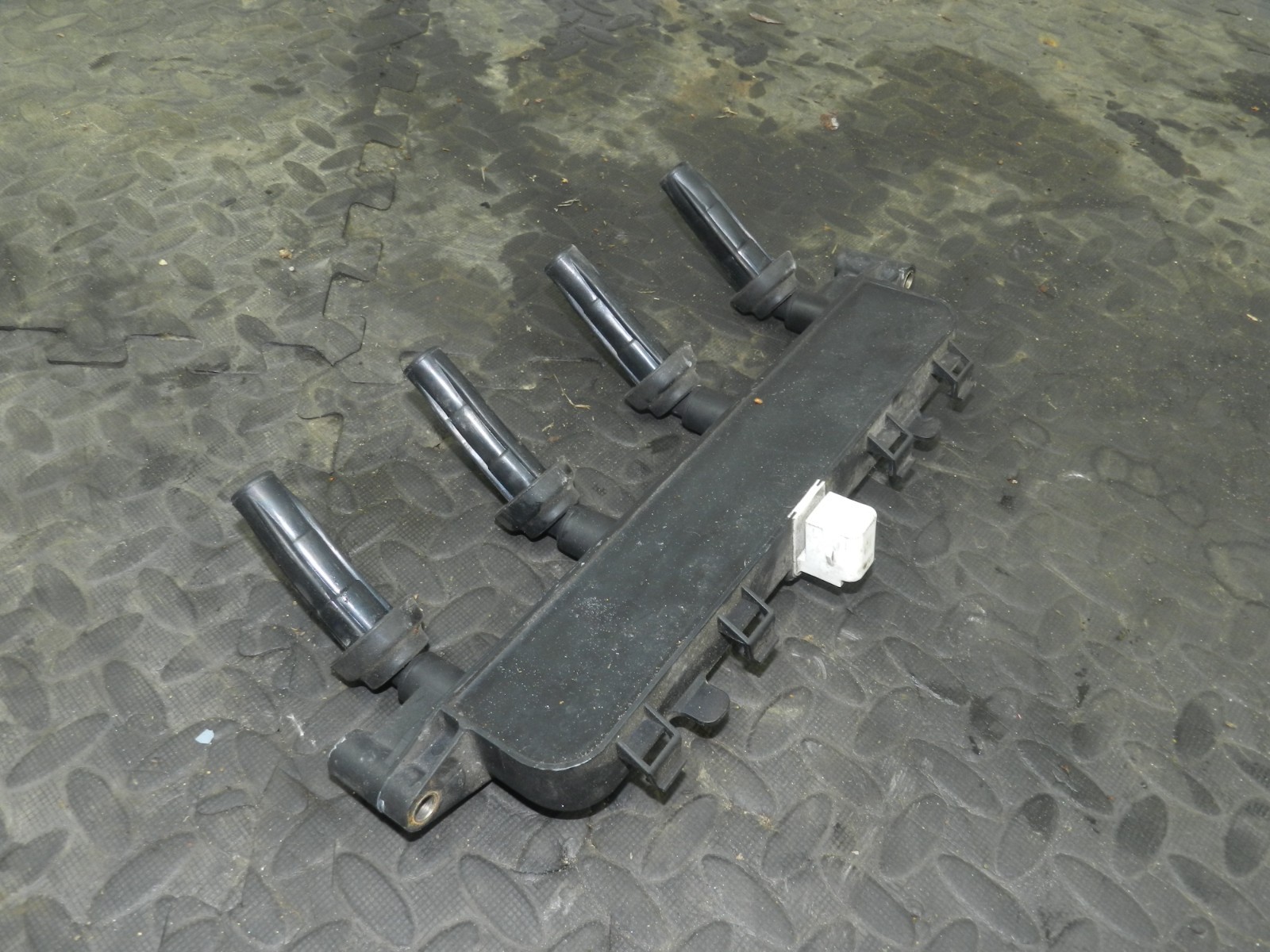 156. 2003 CITROEN C3 PLURIEL CONVERTIBLE. IGNITION COIL PACK 1.4 PETROL - Image 2