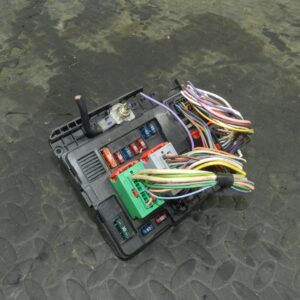 156. 2003 CITROEN C3 PLURIEL CONVERTIBLE. FUSE BOX BOARD