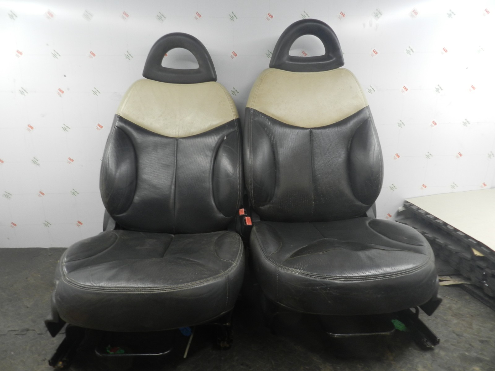 156. 2003 CITROEN C3 PLURIEL CONVERTIBLE. BLACK & CREAM FRONT LEATHER SEATS
