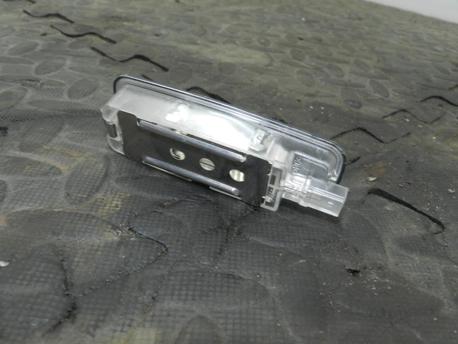 (160) 2000 AUDI TT QUATTRO 8N. INTERIOR LIGHT - Image 2