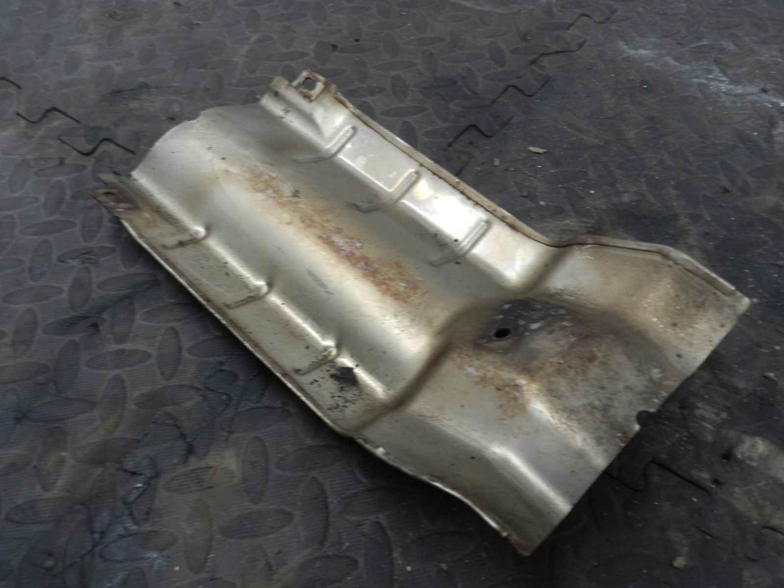 (160) 2000 AUDI TT QUATTRO 8N. EXHAUST HEAT SHIELD - Image 2