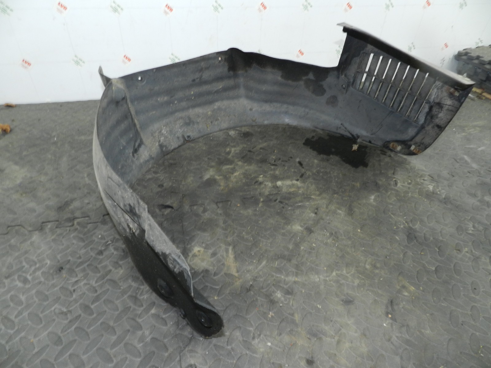 (160) 2000 AUDI TT QUATTRO 8N. DRIVER SIDE FRONT INNER WHEEL ARCH LINER - Image 3