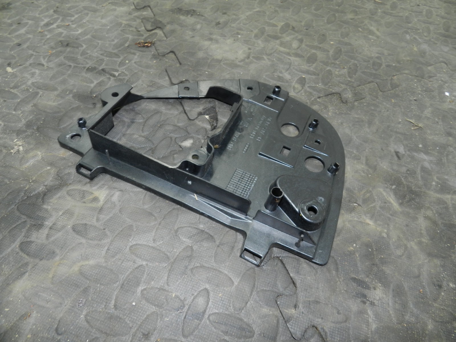(160) 2000 AUDI TT QUATTRO 8N. DASHBOARD END TRIM BRACKET - Image 2
