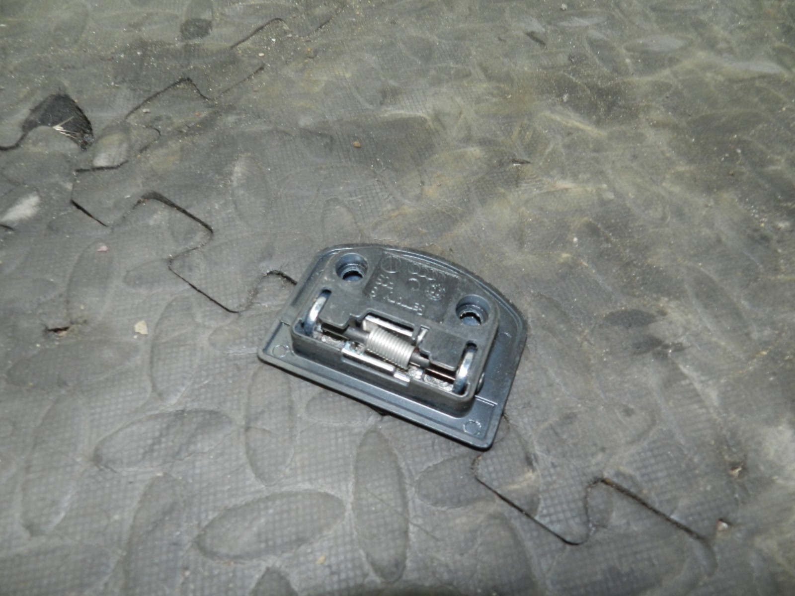 (160) 2000 AUDI TT QUATTRO 8N. BOOT TIE DOWN LUGGAGE - Image 2