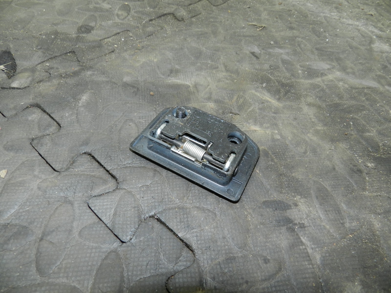 (160) 2000 AUDI TT QUATTRO 8N. BOOT TIE DOWN LUGGAGE - Image 2