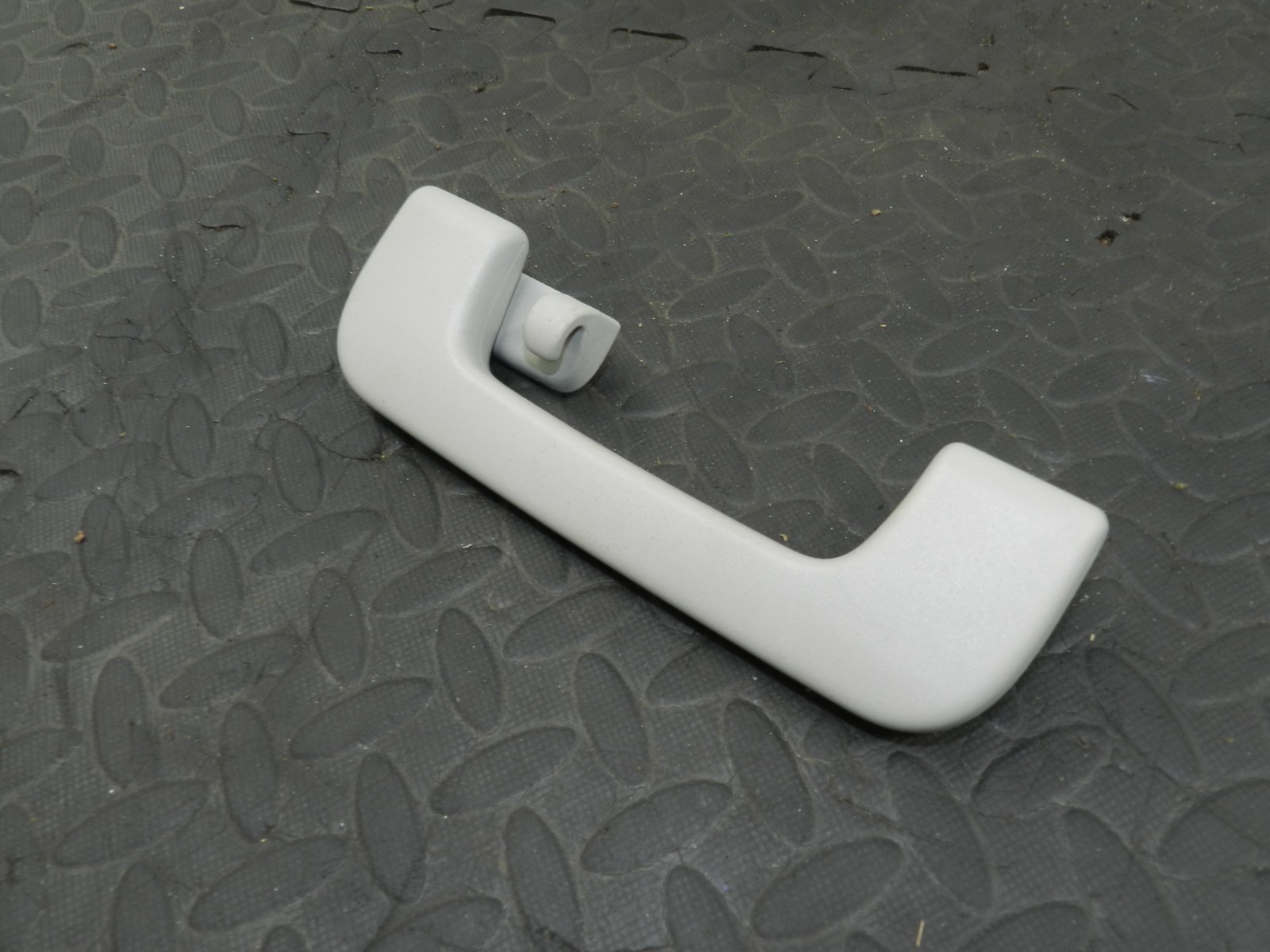 159. 2010 AUDI Q7 S LINE. GRAB HANDLE