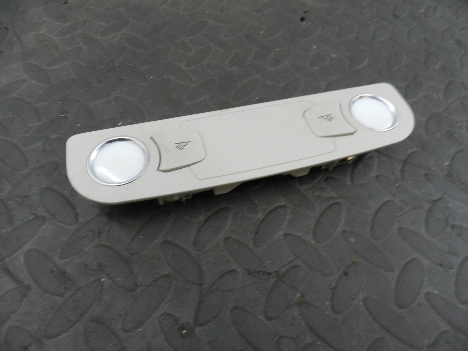 159. 2010 AUDI Q7 S LINE. ROOF INTERIOR LIGHT