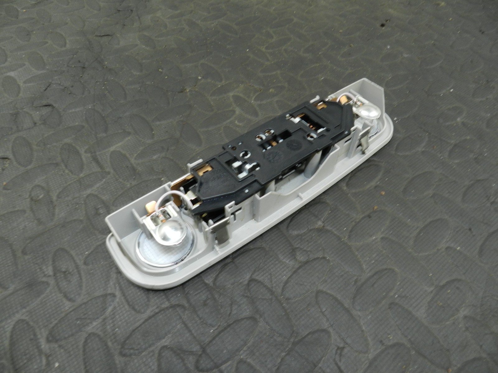 159. 2010 AUDI Q7 S LINE. ROOF INTERIOR LIGHT - Image 3