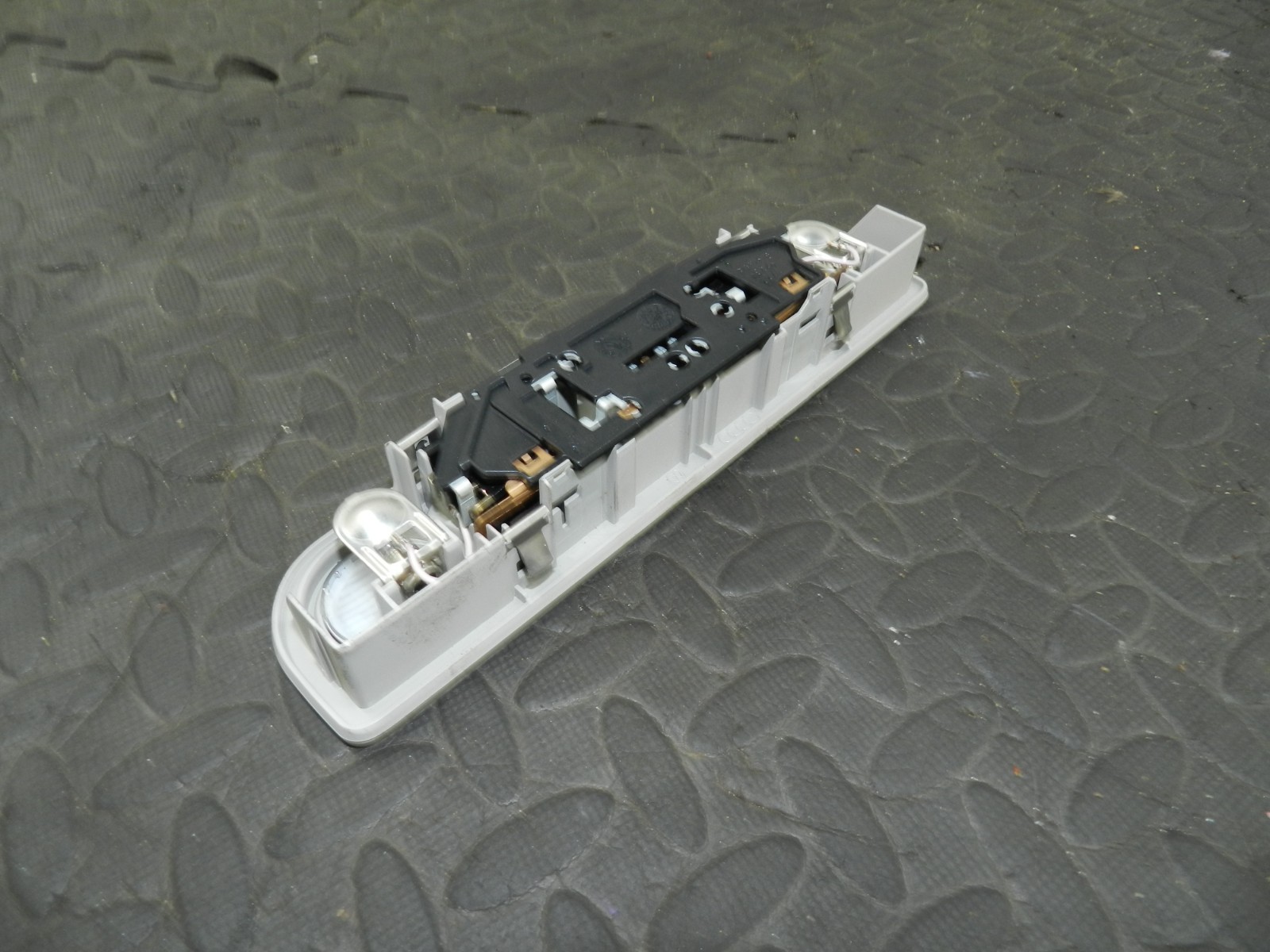 159. 2010 AUDI Q7 S LINE. ROOF INTERIOR LIGHT - Image 4