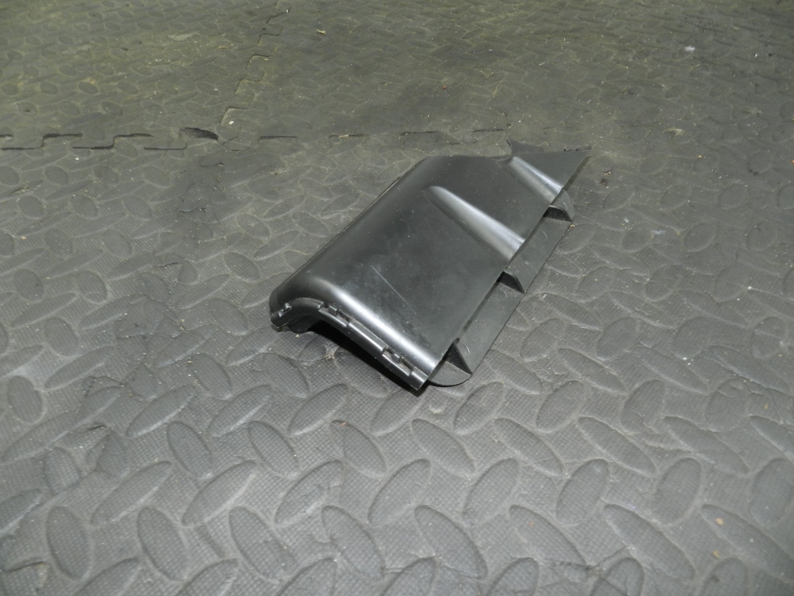 159. 2010 AUDI Q7 S LINE. UNDER SEAT HEATING VENT DUCT 7L0819623A