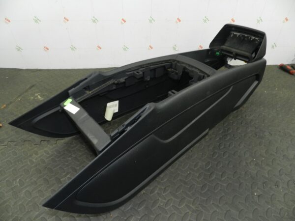 159. 2010 AUDI Q7 S LINE. CENTRE CONSOLE FRAME - Image 2