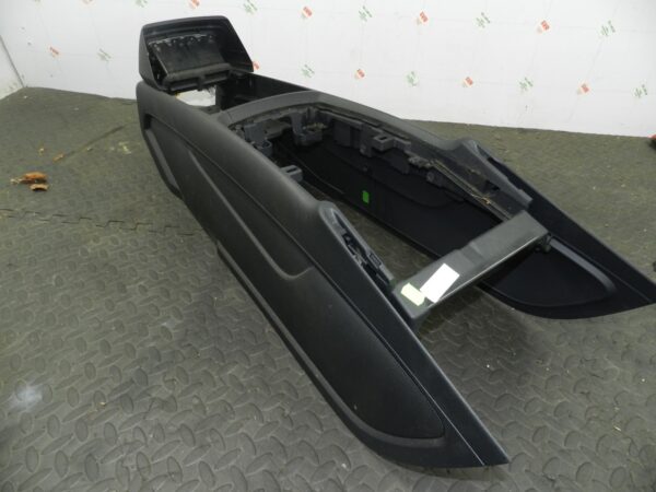 159. 2010 AUDI Q7 S LINE. CENTRE CONSOLE FRAME - Image 3