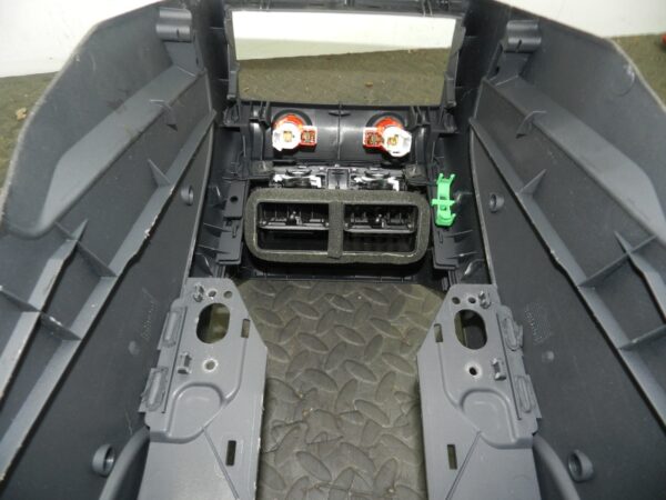 159. 2010 AUDI Q7 S LINE. CENTRE CONSOLE FRAME - Image 5