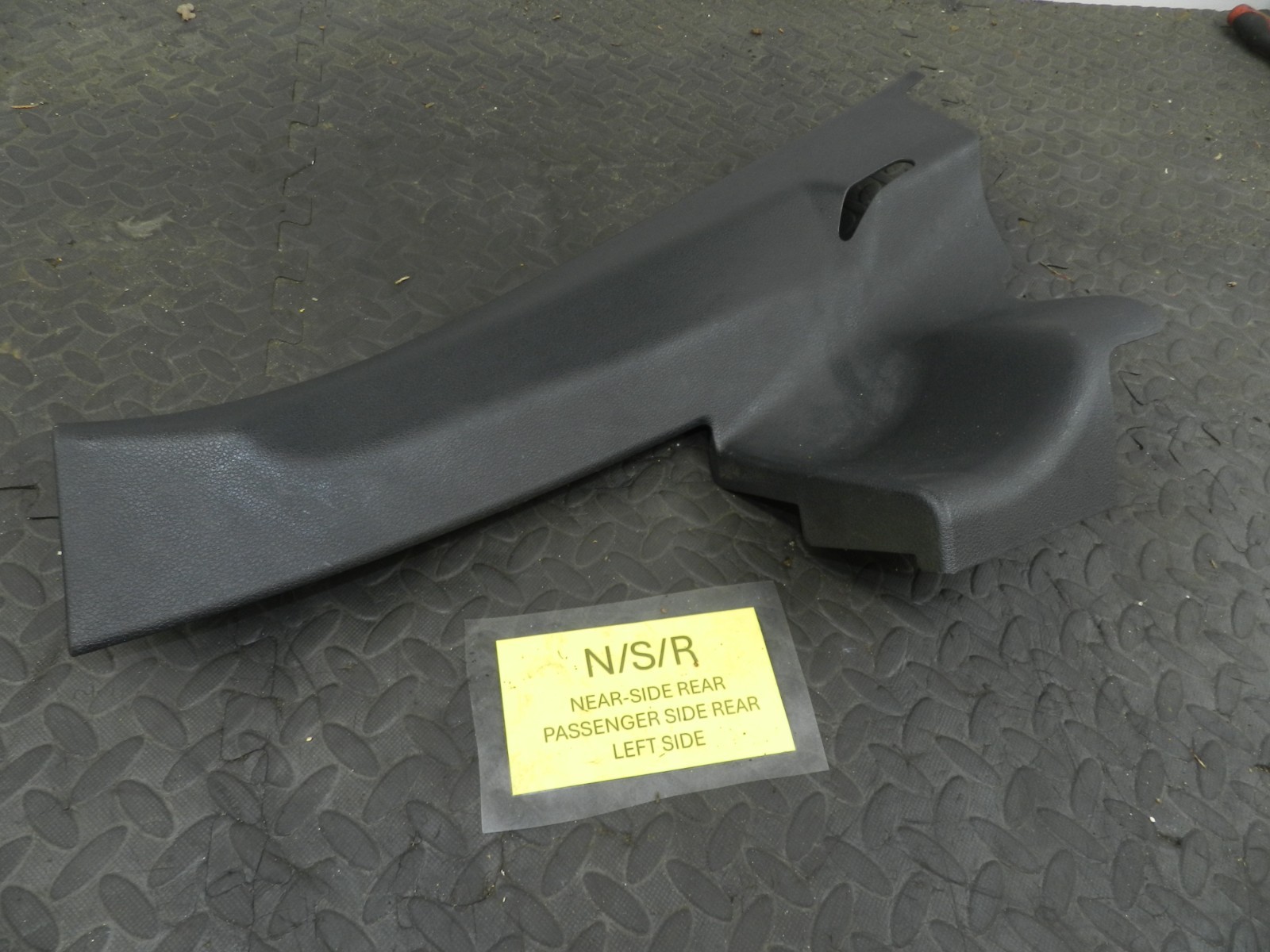 159. 2010 AUDI Q7 S LINE. PASSENGER SIDE REAR SEAT TRIM
