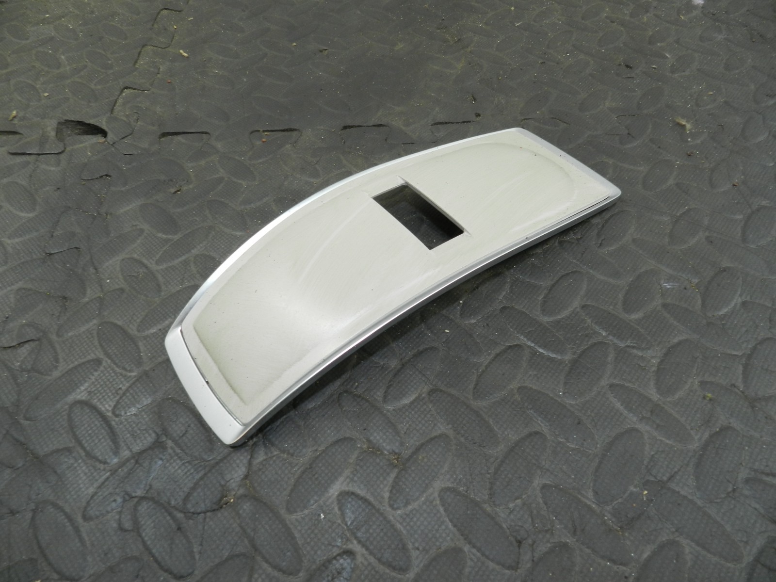 159. 2010 AUDI Q7 S LINE. INTERIOR LIGHT TRIM