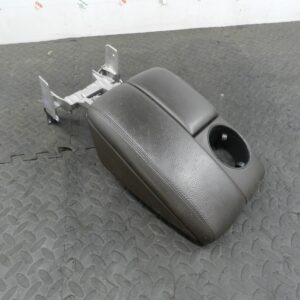 159. 2010 AUDI Q7 S LINE. BROWN LEATHER ARM REST