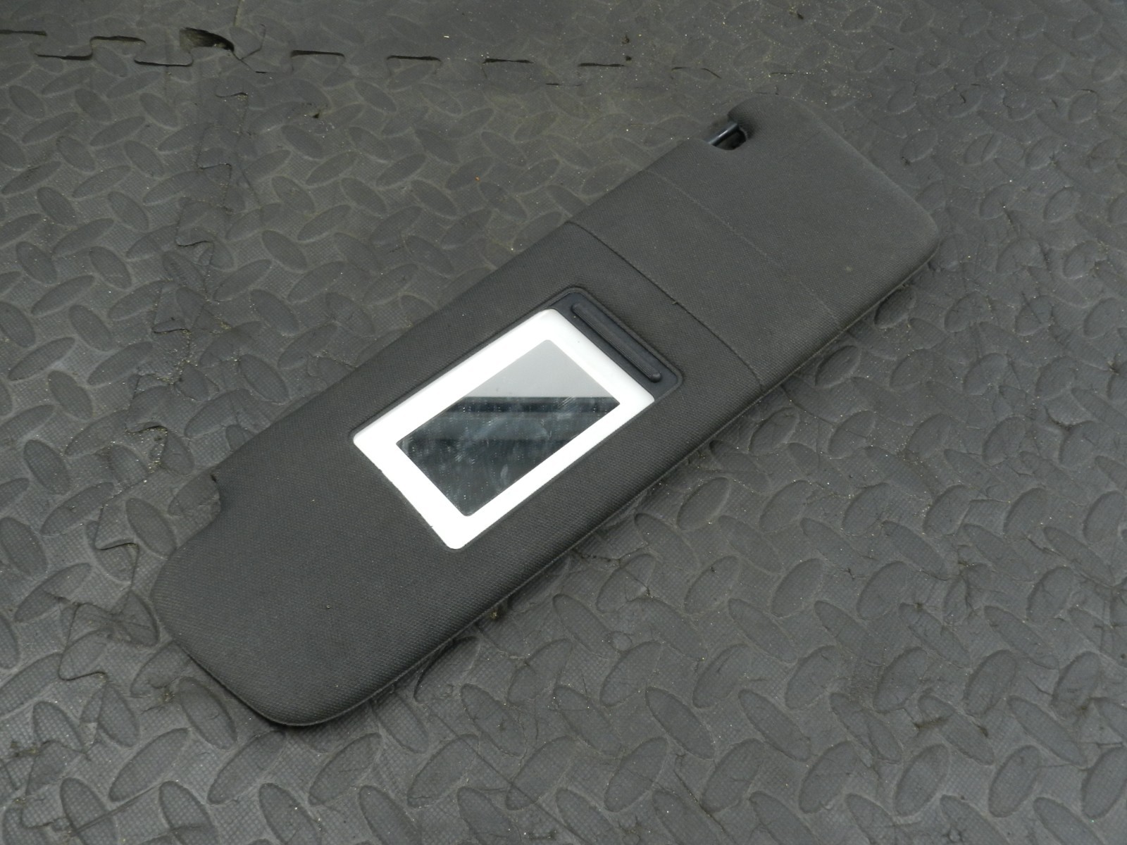 159. 2010 AUDI Q7 S LINE. PASSENGER SIDE SUN VISOR - Image 3