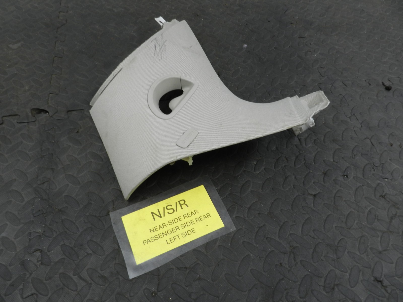 159. 2010 AUDI Q7 S LINE. PASSENGER SIDE REAR D PILLAR TRIM - Image 2