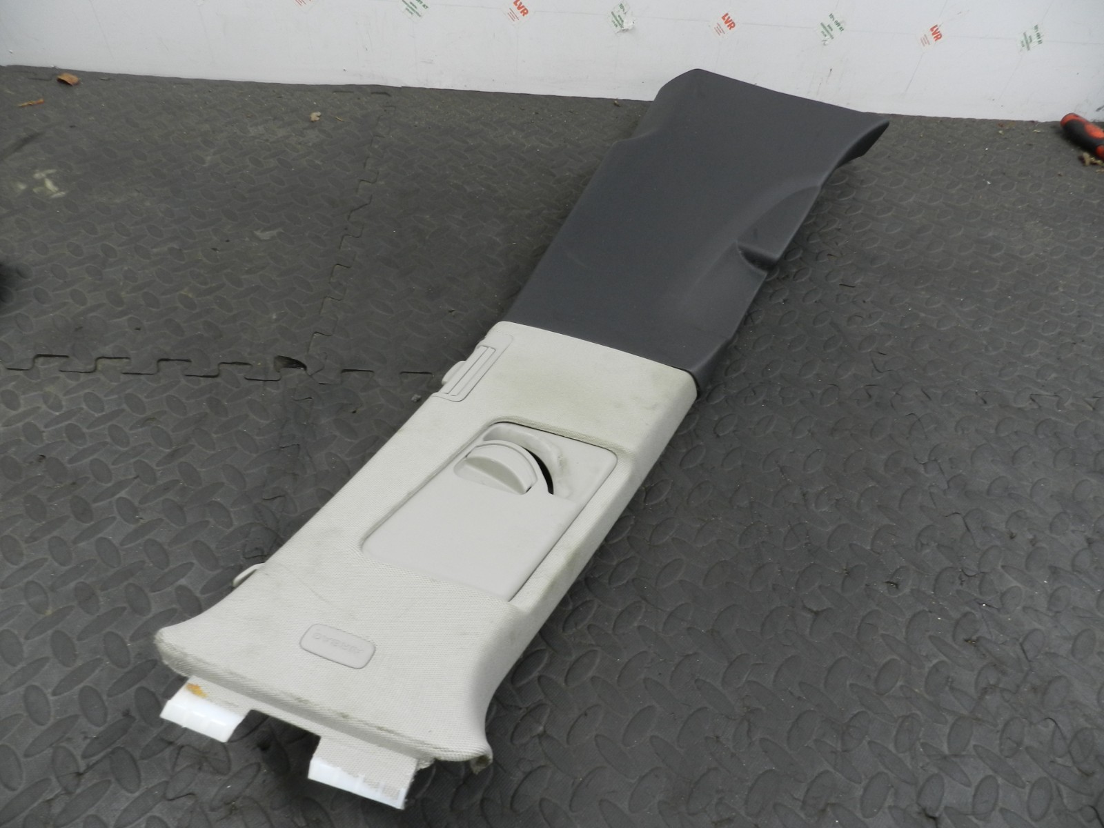 159. 2010 AUDI Q7 S LINE. DRIVER SIDE B PILLAR TRIM - Image 2