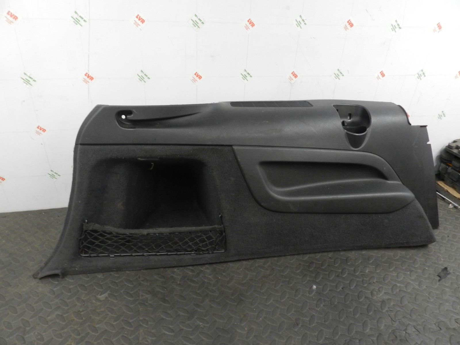 159. 2010 AUDI Q7 S LINE. PASSENGER SIDE BOOT SIDE TRIM