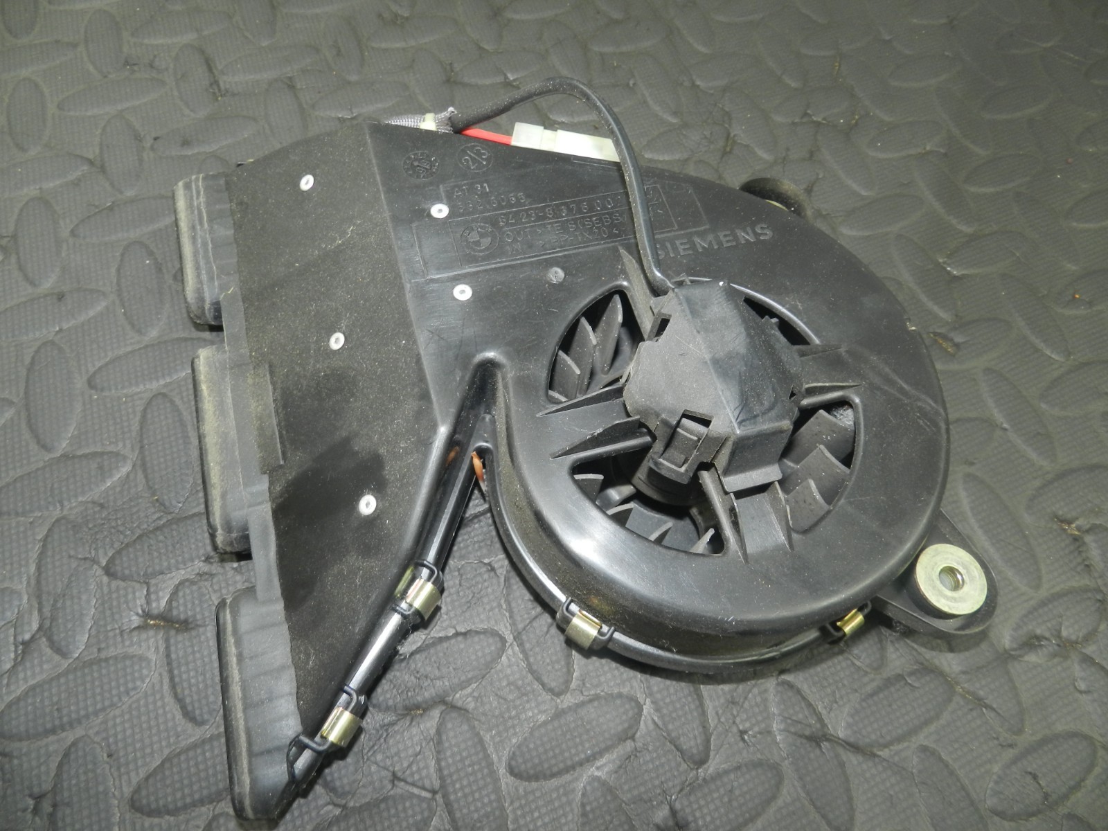 157. 1997 BMW 323I E36 CONVERTIBLE. REAR WINDOW VENTILATION DEFROST BLOWER MOTOR