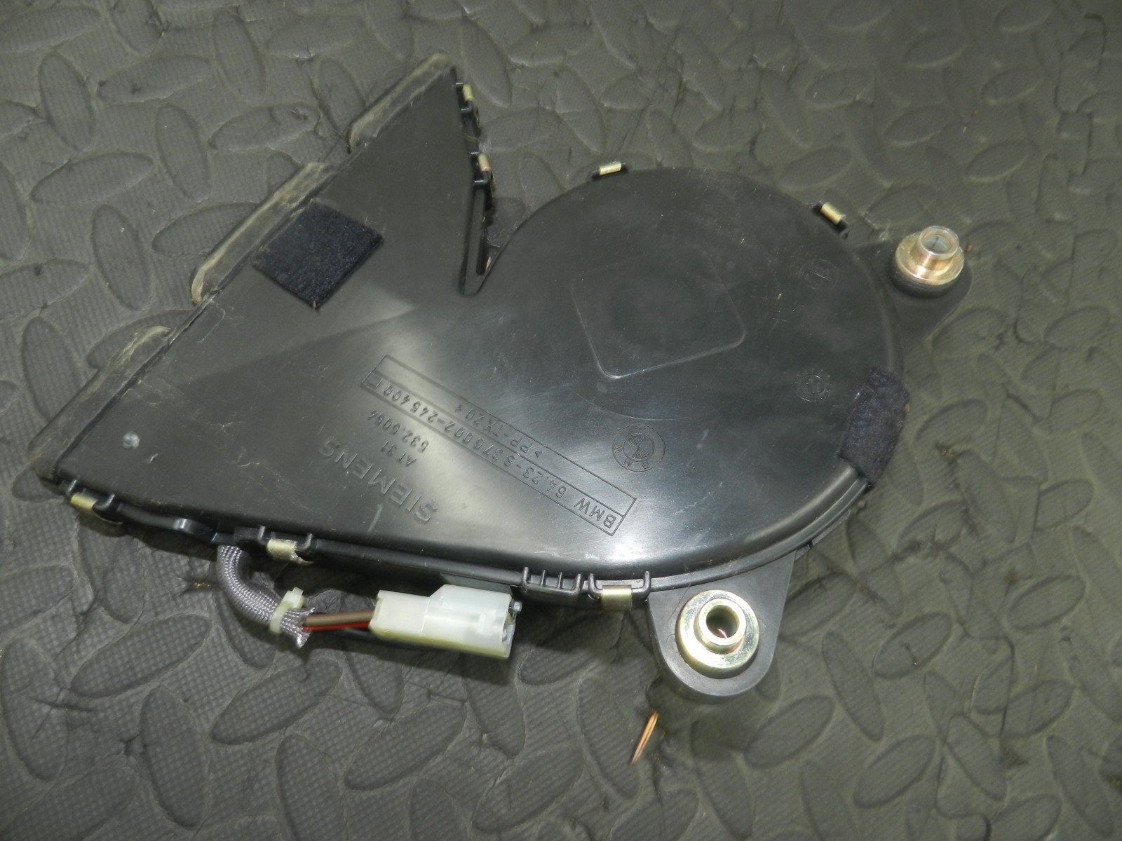 157. 1997 BMW 323I E36 CONVERTIBLE. REAR WINDOW VENTILATION DEFROST BLOWER MOTOR - Image 2