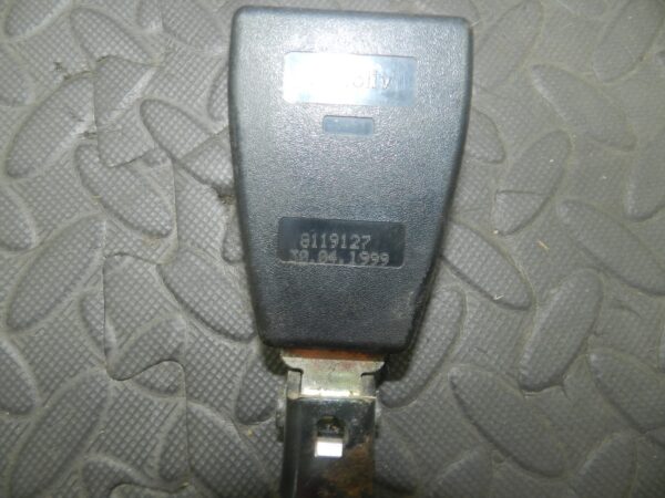 157. 1997 BMW 323I E36 CONVERTIBLE. REAR SEAT BELT BUCKLE 8119127 - Image 4