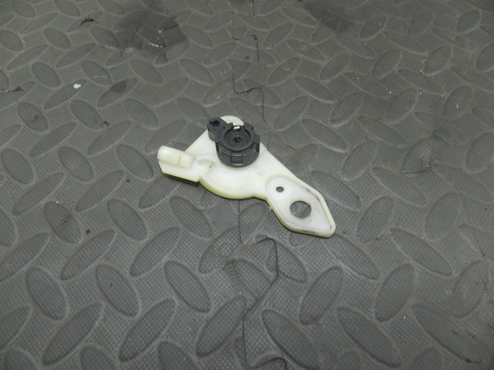 157. 1997 BMW 323I E36 CONVERTIBLE. BONNET RELEASE MECHANISM