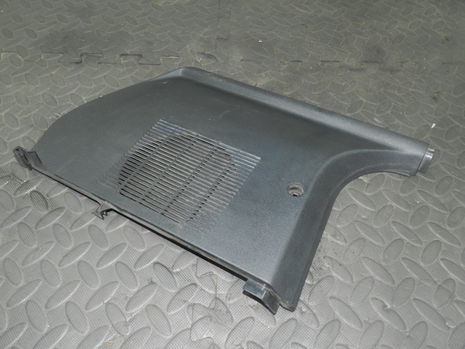 157. 1997 BMW 323I E36 CONVERTIBLE. PASSENGER SILL A PILLAR LOWER TRIM 8130893