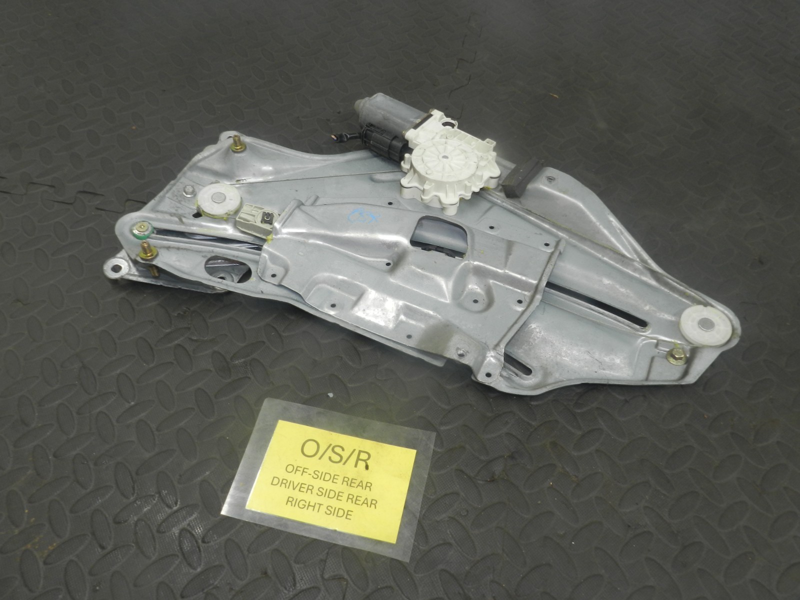 157. 1997 BMW 323I E36 CONVERTIBLE. DRIVER SIDE REAR WINDOW REGULATOR