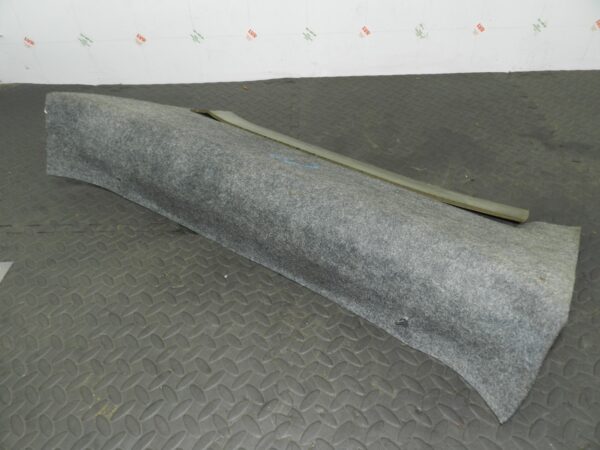 157. 1997 BMW 323I E36 CONVERTIBLE. ROOF STORAGE AREA CARPET - Image 4