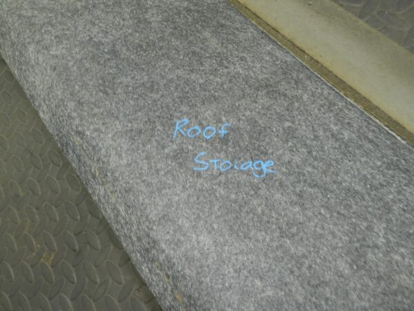 157. 1997 BMW 323I E36 CONVERTIBLE. ROOF STORAGE AREA CARPET - Image 5